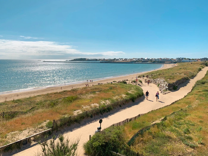 Panorama de la grande plage de Saint-Gilles Croix de Vie pour sortir en famille en Vendée