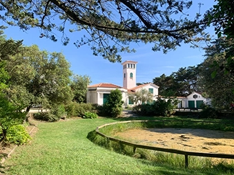Représentation de la Villa Grosse Terre, point de départ du jeu de piste Enigmania à Saint-Gilles Croix de Vie
